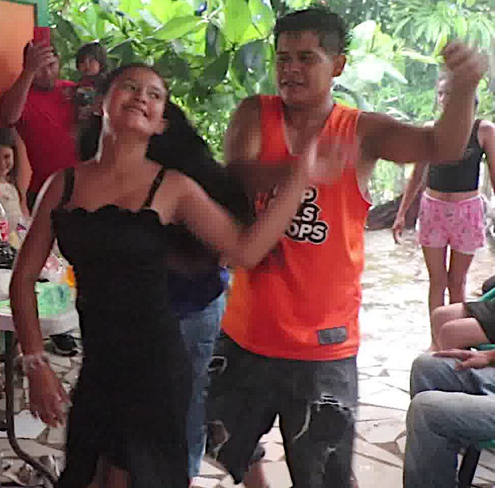 Dancing Chicas